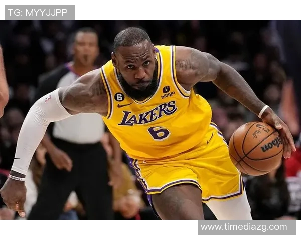 詹姆斯篮球传奇之路：从少年梦想到NBA巨星的辉煌历程
